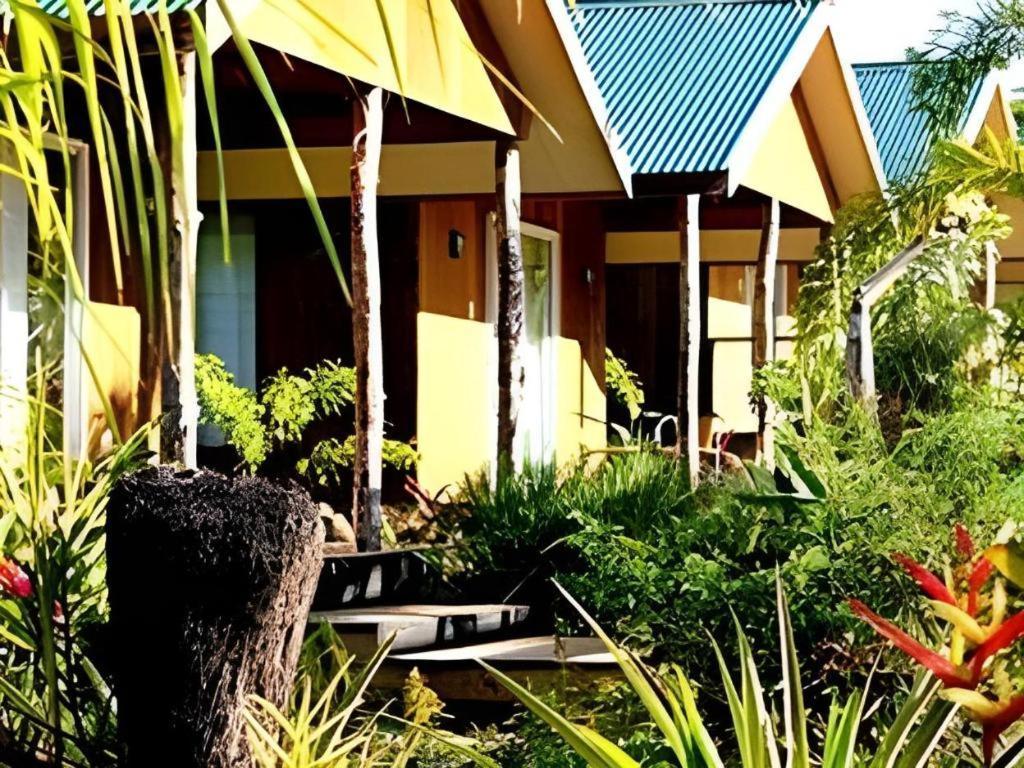 Orator Hotel Апиа Екстериор снимка
