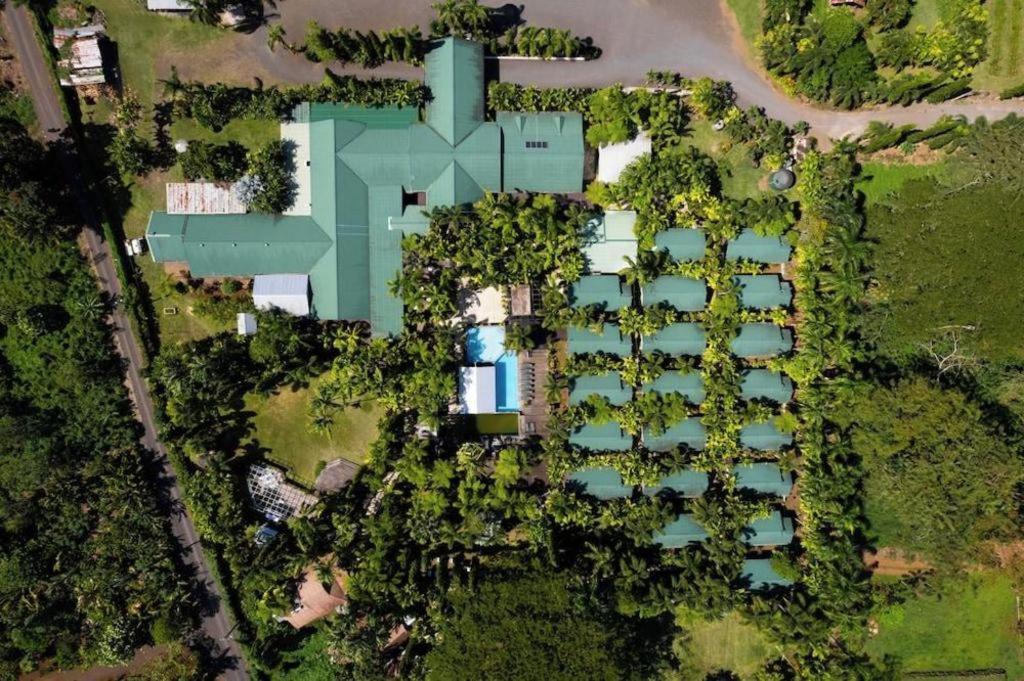 Orator Hotel Апиа Екстериор снимка