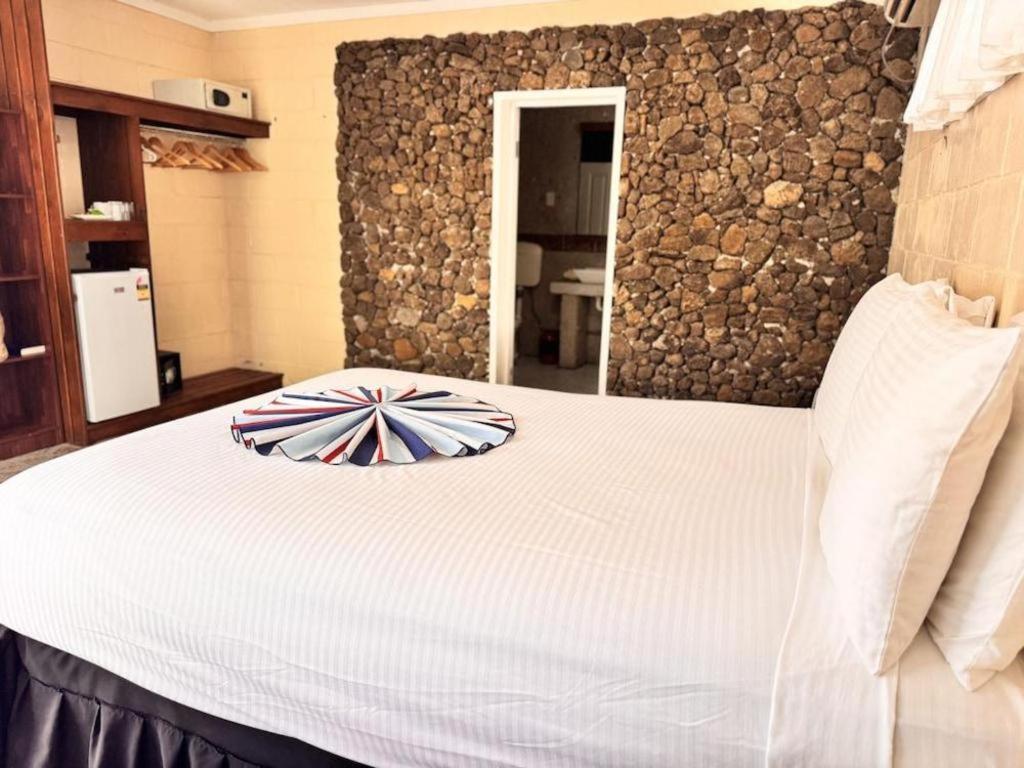 Orator Hotel Апиа Екстериор снимка