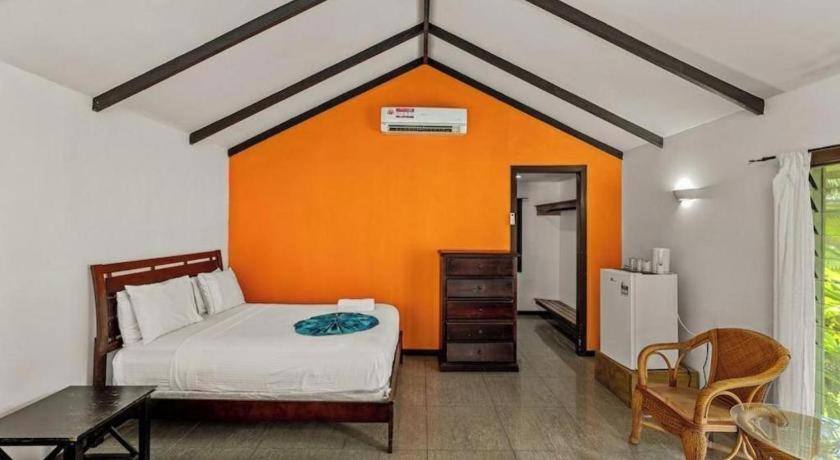Orator Hotel Апиа Екстериор снимка